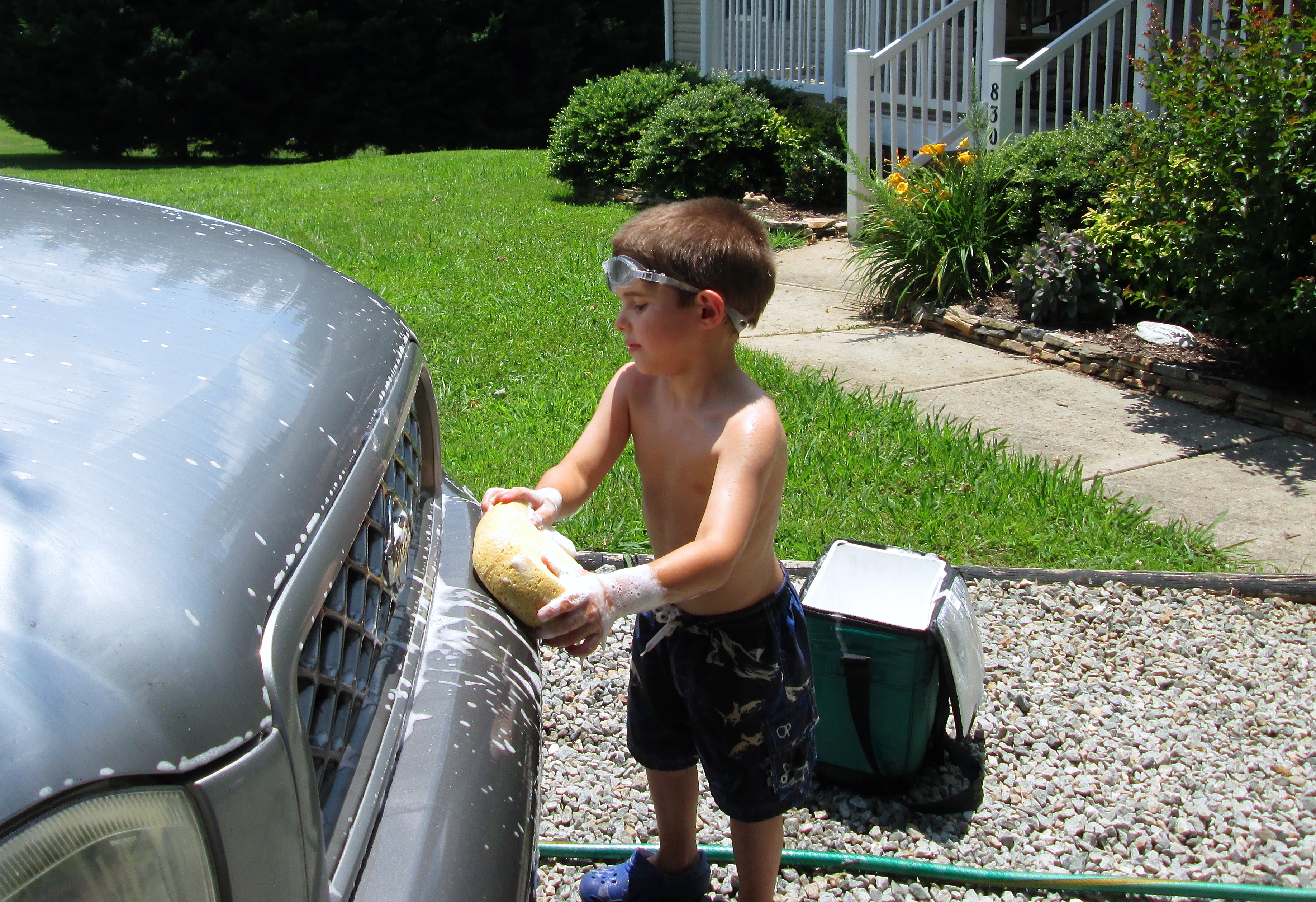 washing daddy's car5