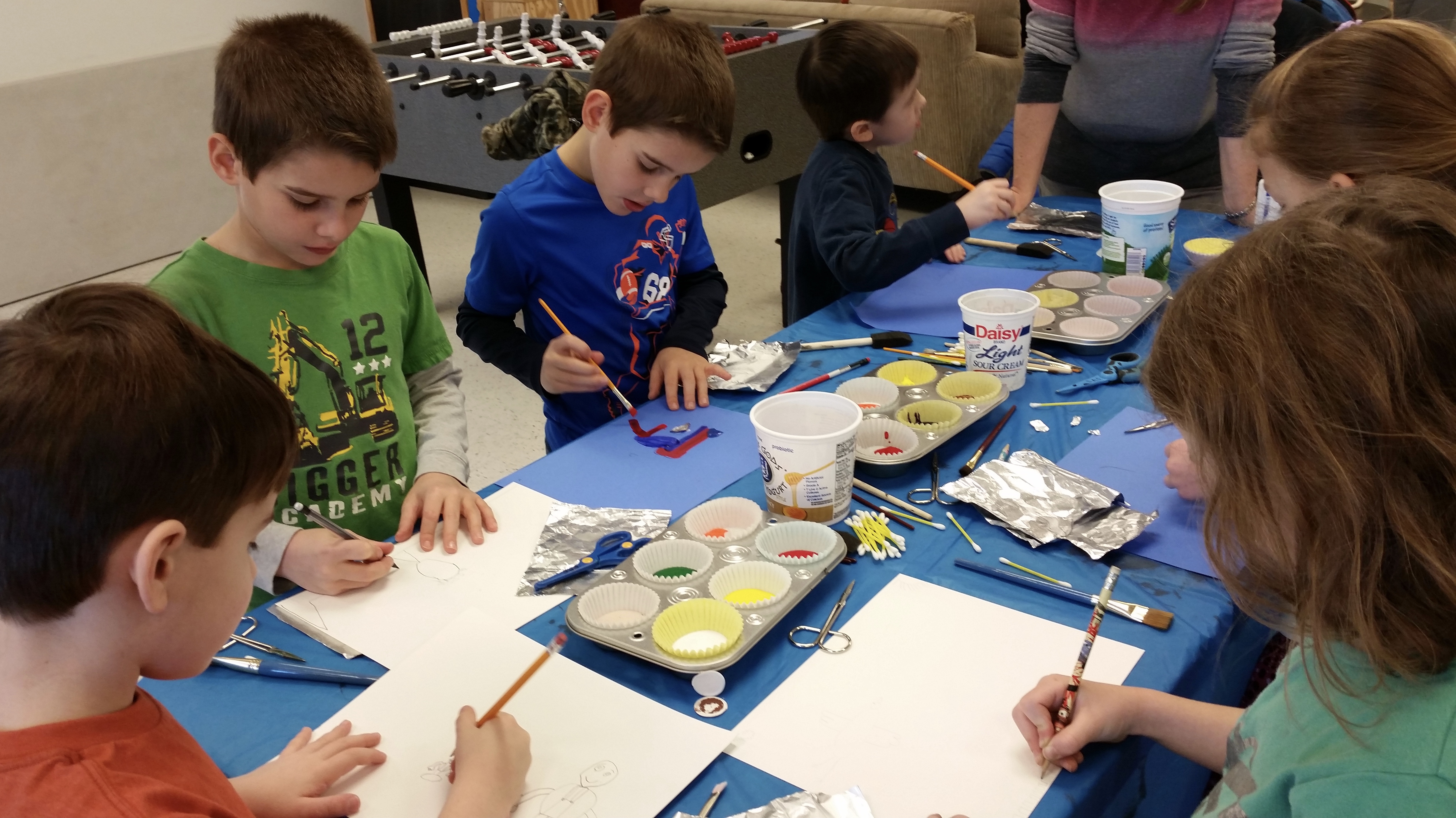 twins making art